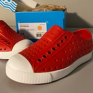 NIB Native Jefferson in Red size 9